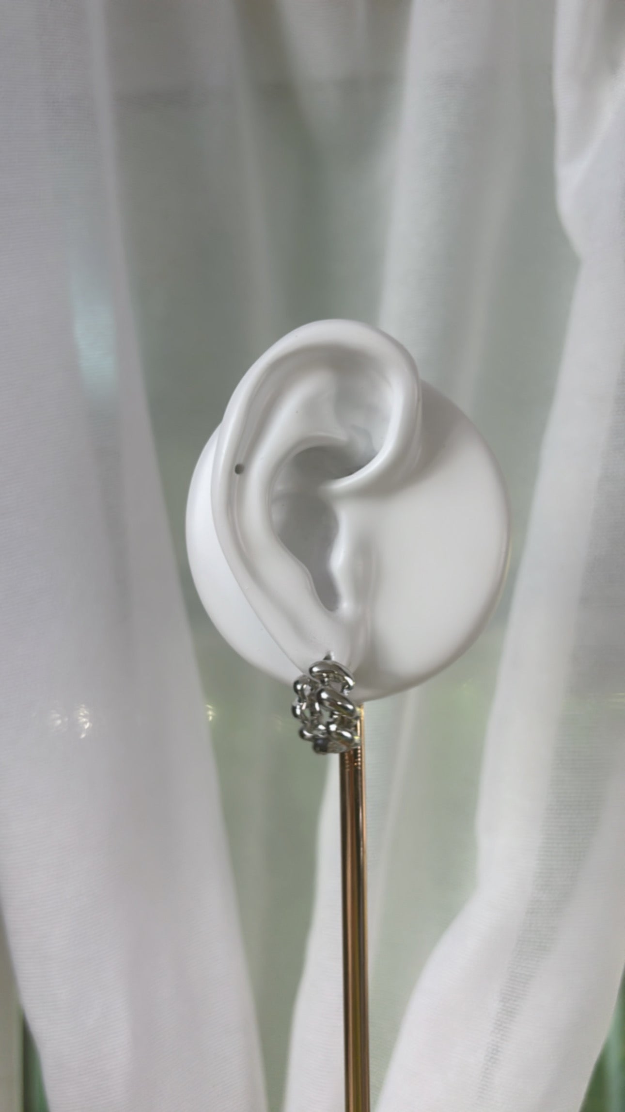 Twist hoop earrings